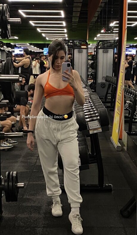 Hilal Fener top model pictures