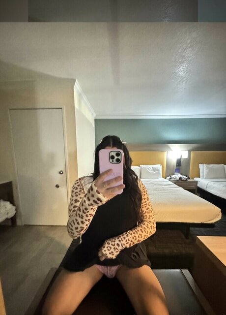 Gigi Yummi nude model images