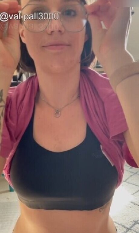 VibingWithVal pornstar free image