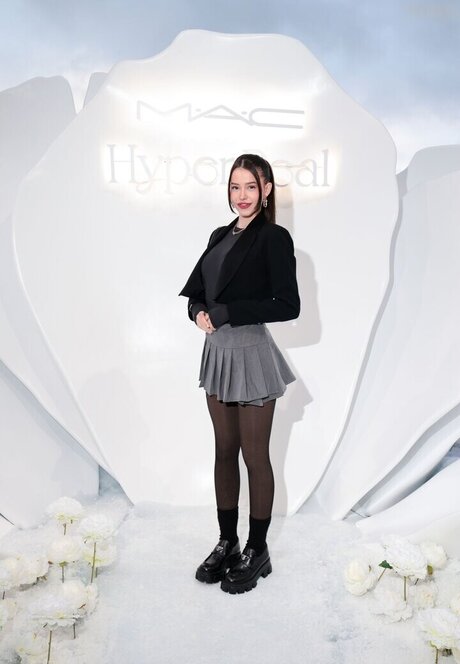 L a Elui star beautiful photos