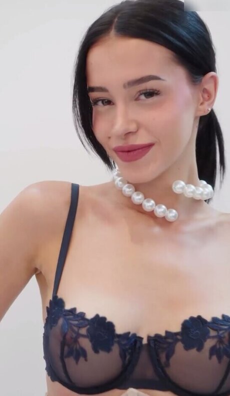 L a Elui star sex pics