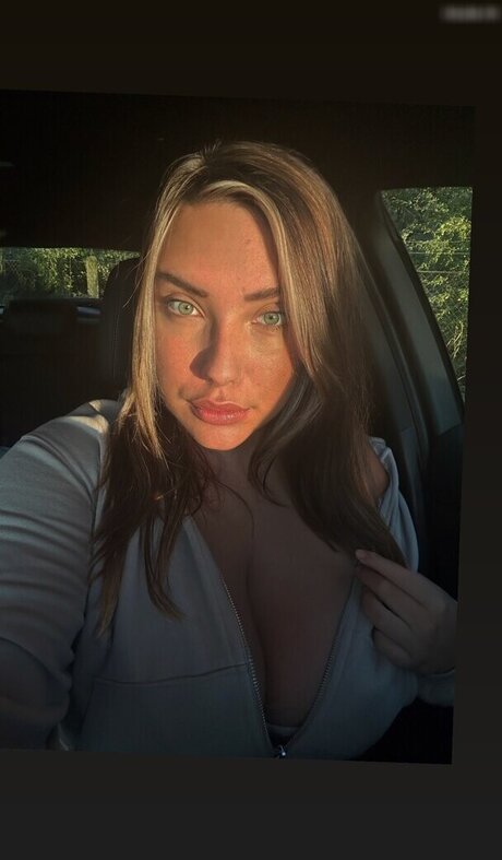 Lara Marie v__ star galleries