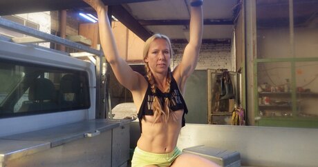 moddellauralina erotic pornstar img