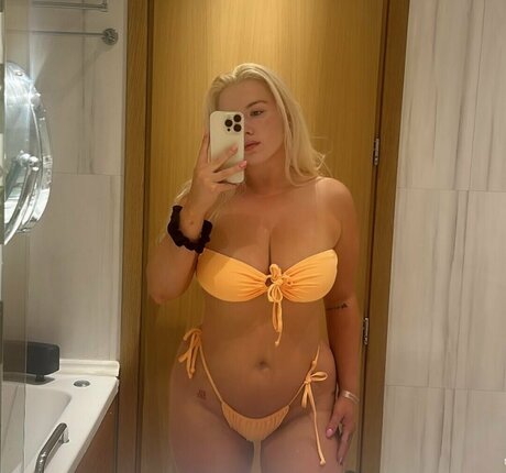 Bethny Nee pornstar art picture