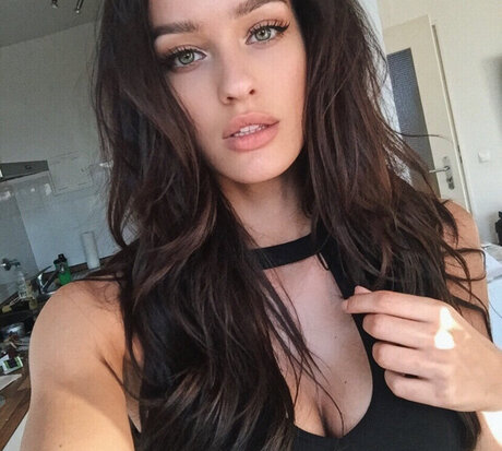 J li Mery star nude archive