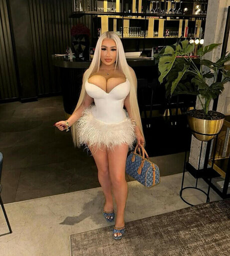 Corrinnadione star beautiful gallery