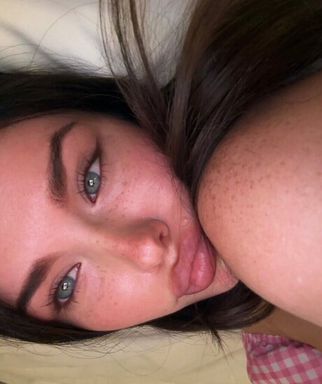 Clarissa Bea model best picture