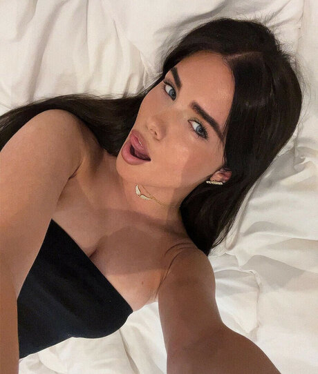 Clarissa Bea model xxx gallery