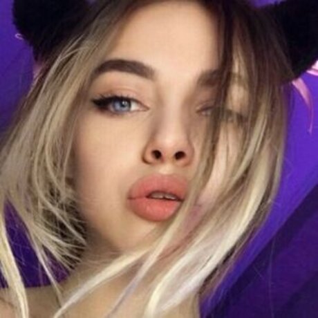 mommy of dragons model free image