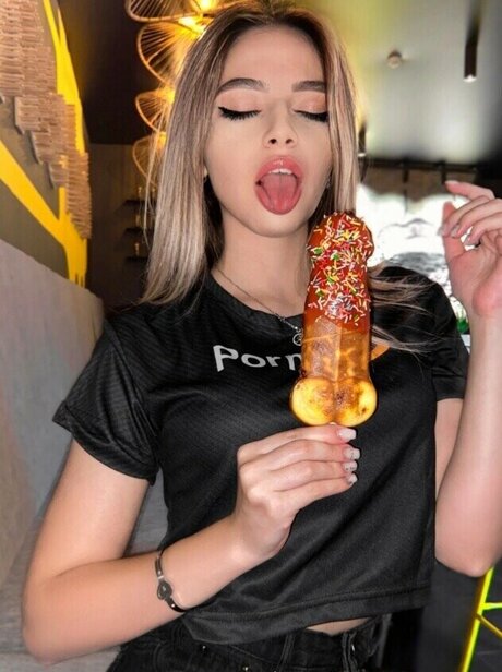 mommy of dragons naked model photo