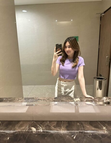 Swansage pretty model picture