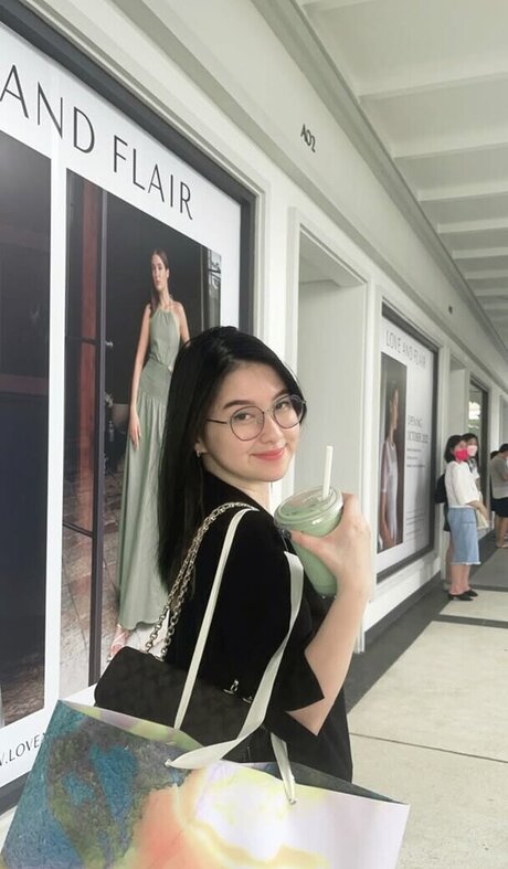 Swansage model sexy pics