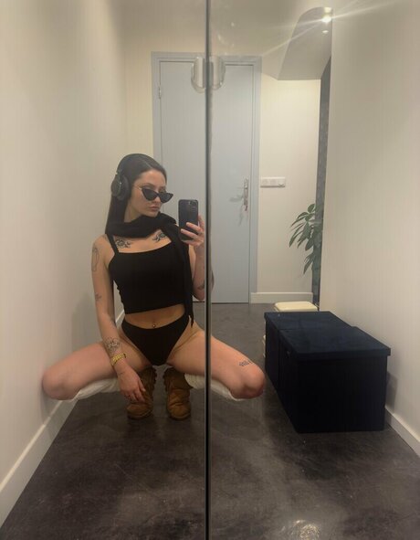 Lauraa rsi star sexy galleries