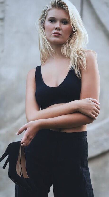 Sarah E Coomer pornstar sex image