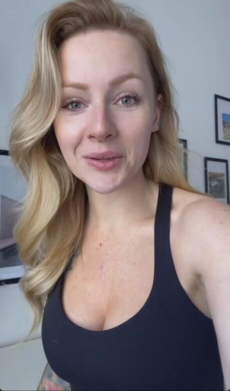 Denise Schwitalle model hd pic