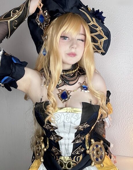 Mina min naked model photo