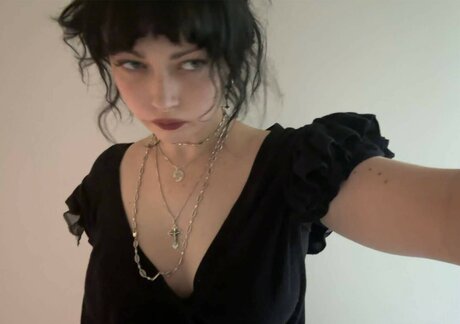 Violet Grohl porn actress gallery