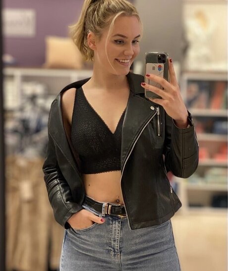 Roosjexb pornographic actress pictures