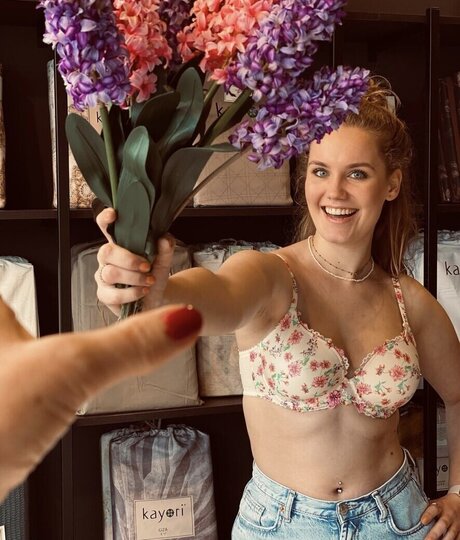 Roosjexb model adult images