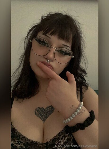 bl00dyh4nd model sexy galleries