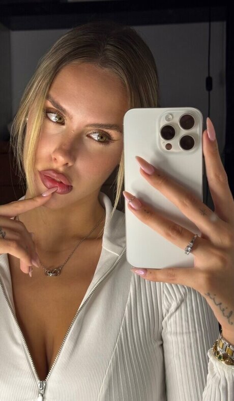 Elisa Pellegrino hot model galleries