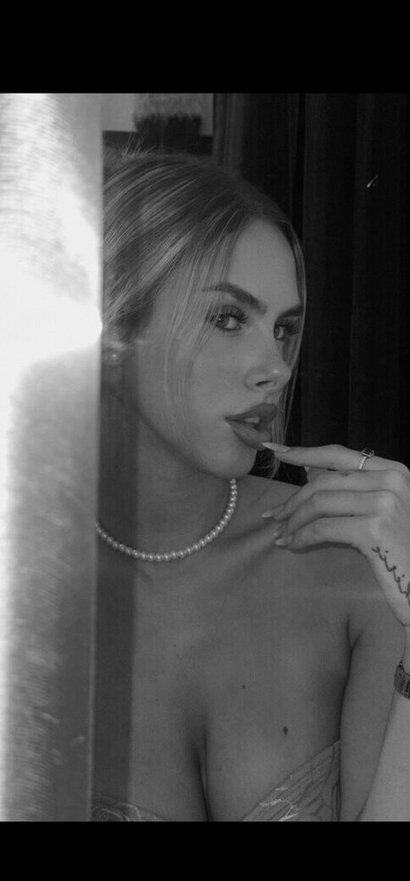 Elisa Pellegrino pornographic model picture