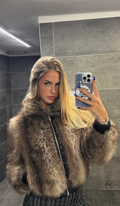 Elisa Pellegrino naked pornstar pics