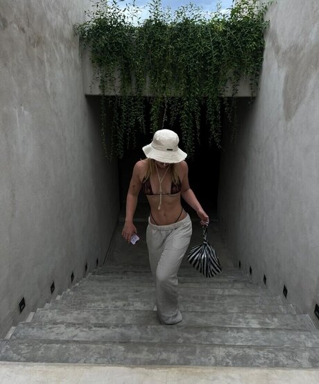 Majaaleonie model beautiful galleries