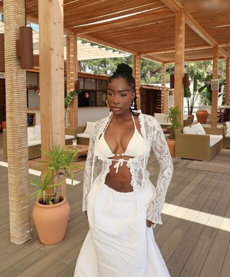 Sandra Lambeck exclusive star photo