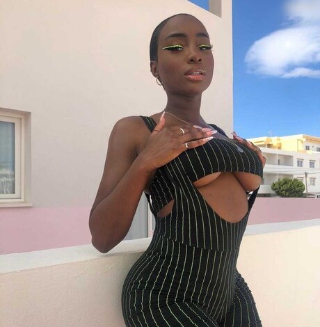 Sandra Lambeck pretty star pics