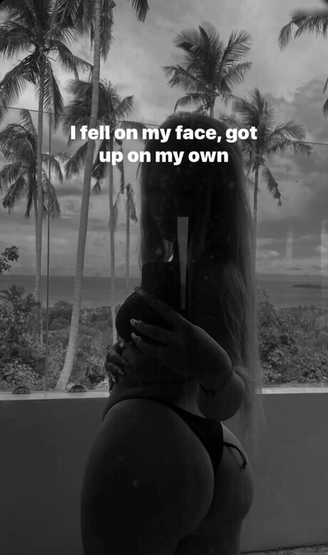 Kyliesweetie erotic pornstar picture