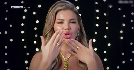 Ich bin ein Star Holt mich hier raus_ hd model pic