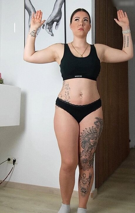 Die Meedtis model pretty pics