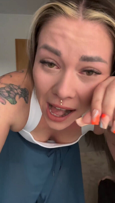 Die Meedtis porn model pictures