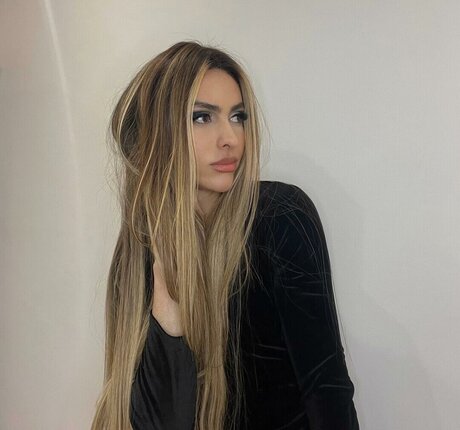 Qu ren Thomson naked model galleries