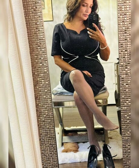 latinaseven7 pornstar sexy image