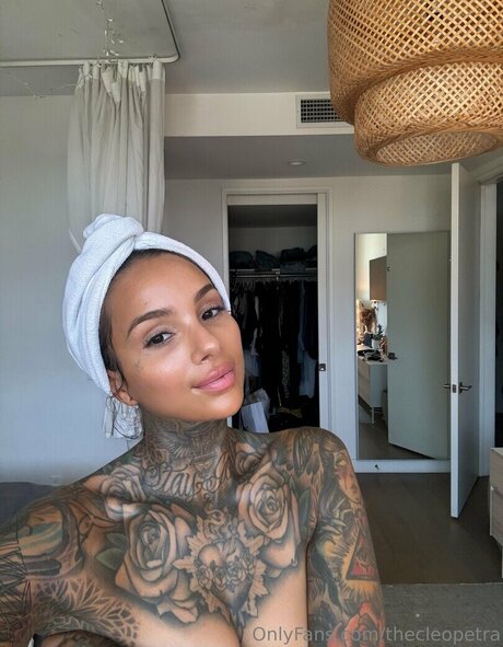 Cleo Petra star adult photo