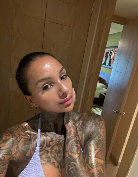 Cleo Petra hot actress image