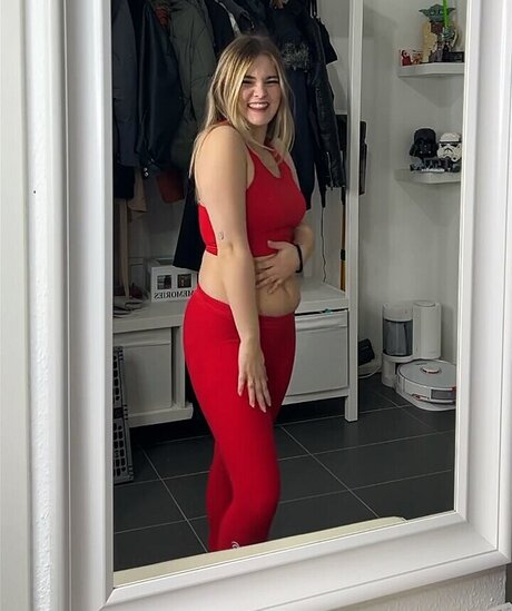 Mondwika model naked images