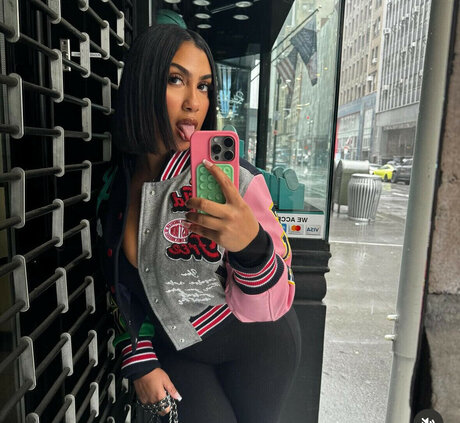 Queen Najia hd pornstar img