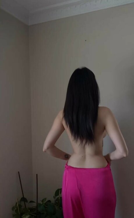 tanriverdinazlican model nude pic