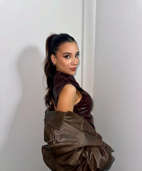 Sara Esp sito naked star pictures