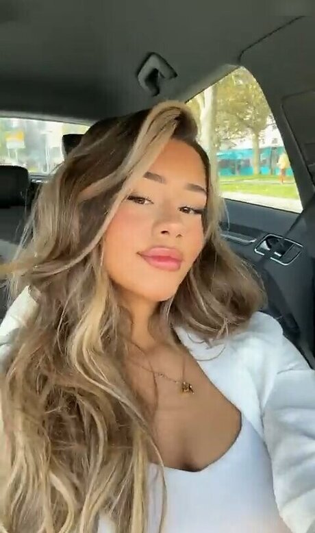 Almira Azemi star beautiful photo