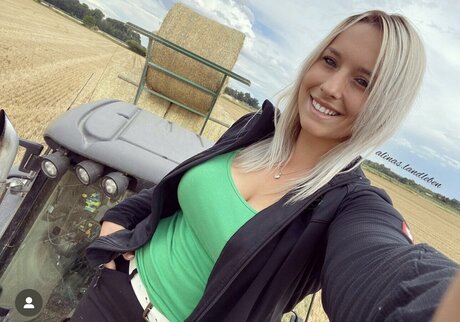 Alinas Landleben sexy star photos