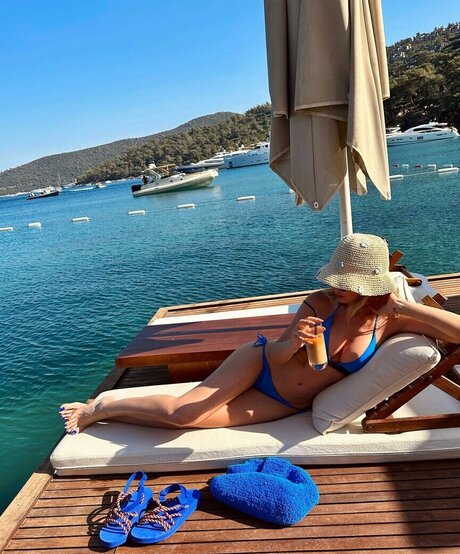 Hande Sar o lu model perfect pic