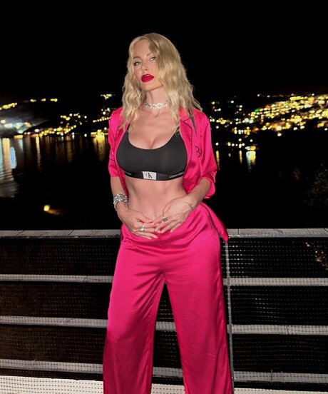 Hande Sar o lu free model archive