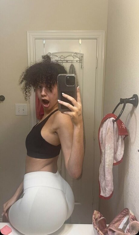 Megan Botnick art model pic