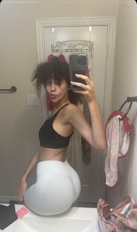 Megan Botnick model beautiful img