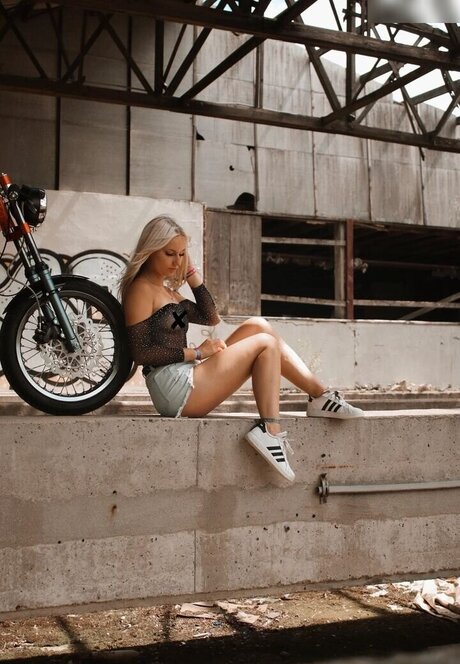 Jxsi bee ares model hot pictures