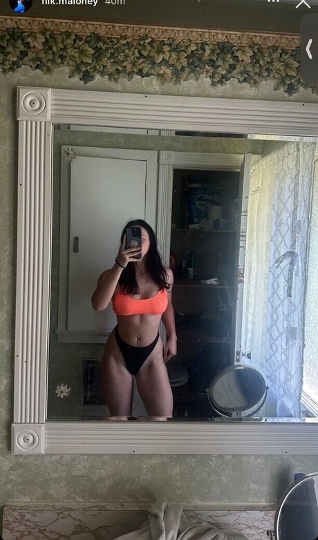 Nikkimaloney model nudes image